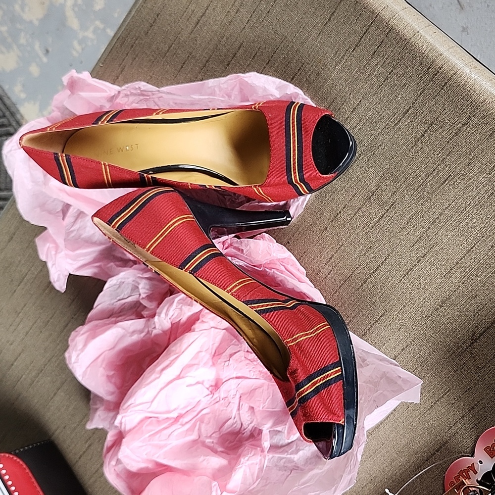 Size 9 - Nine West stripped heeled shoes